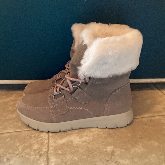 NWT winter boots - Picture 2 of 8